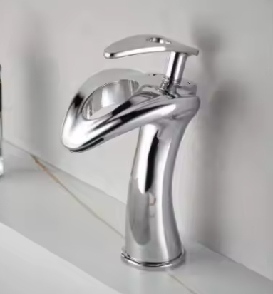 Modern Single-Hole Brass Bathroom Cabinets Factory Wholesale Creative Hot Cold Washbasins Faucets Waterfall Design Splash-Proof